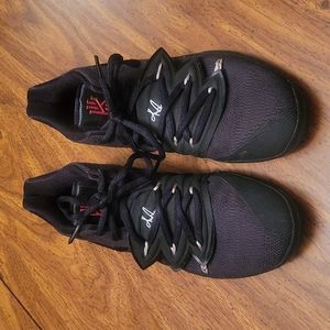 Boys Black Nike Kyrie 5 basketball shoes, size 7Y.
